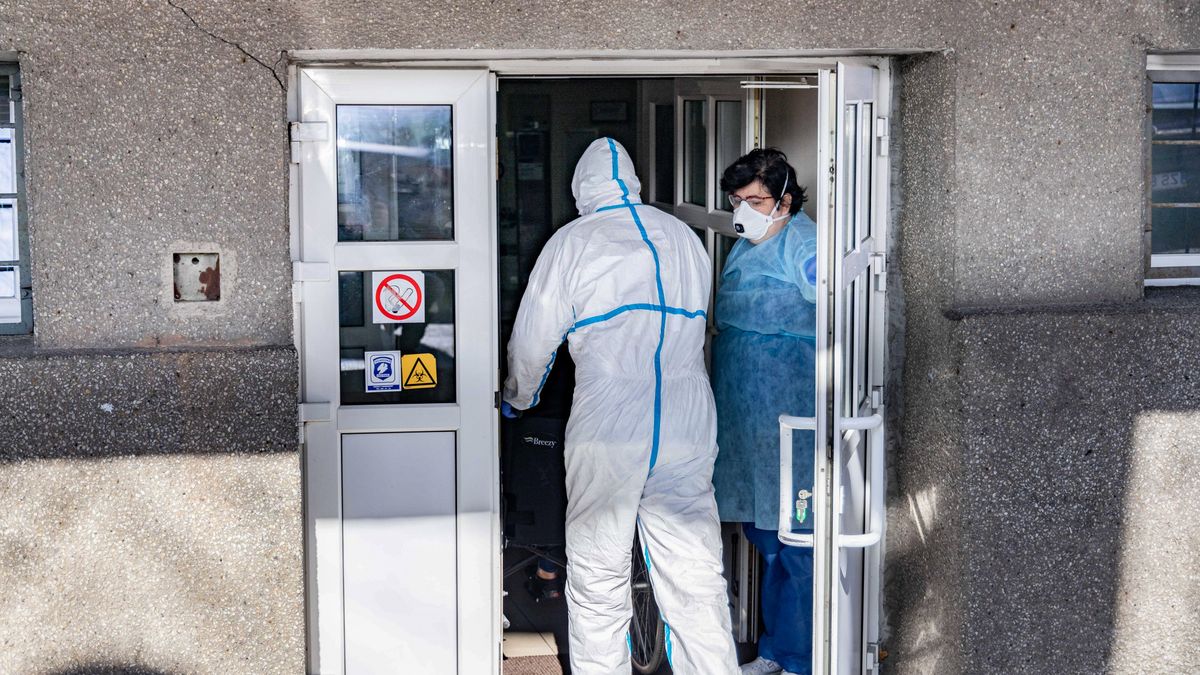 Koronawirus. Lekarze mają pomysł na opanowanie paniki. Apel do ministra