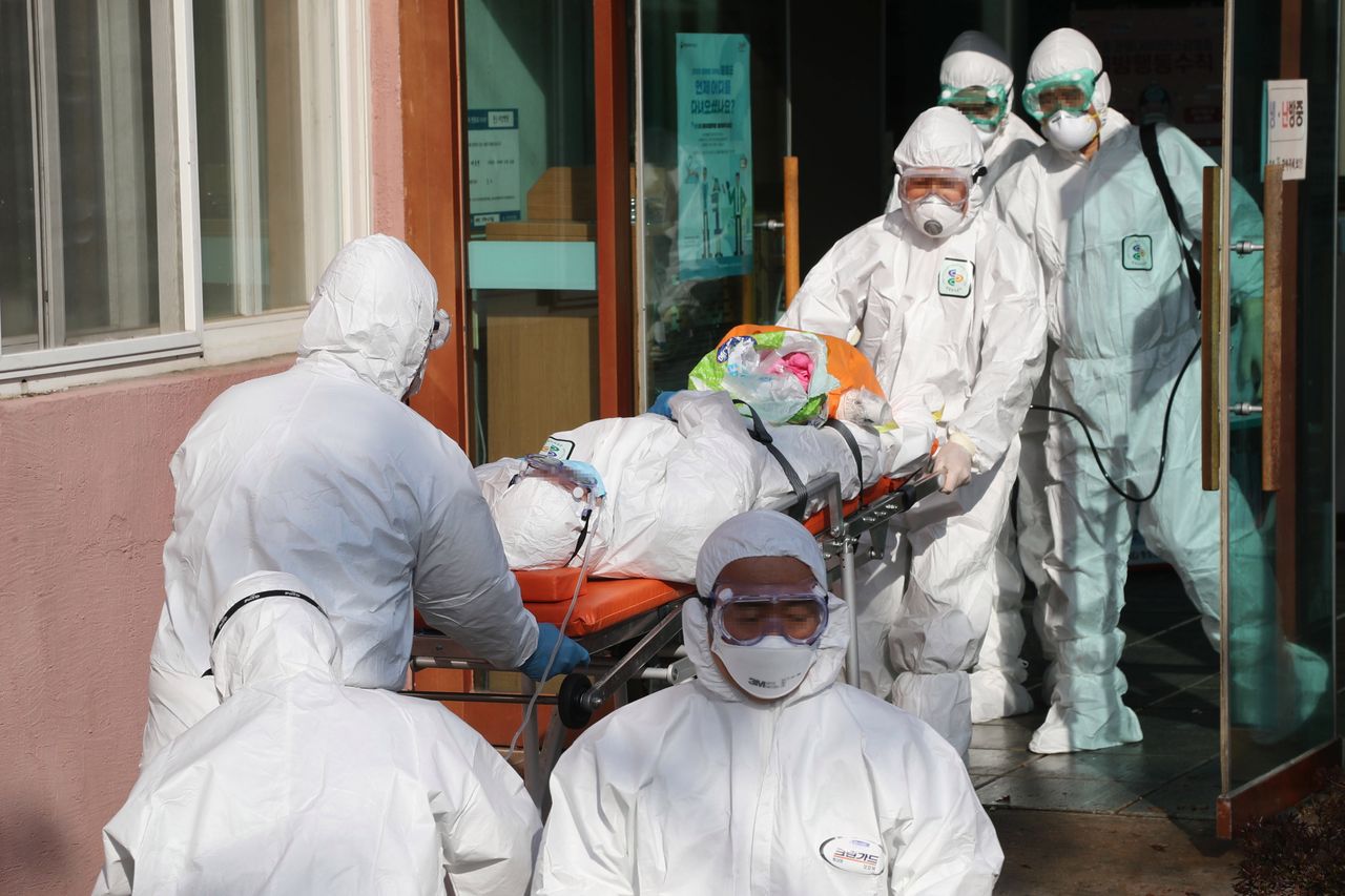 Węgierscy naukowcy przewidzieli europejski przebieg epidemii koronawirusa
