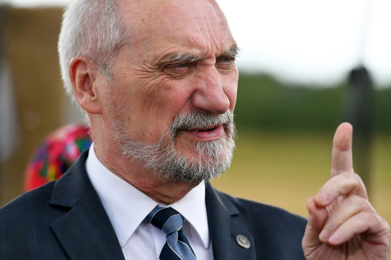 Koronawirus w Polsce. Antoni Macierewicz krytykuje ograniczenia ws. mszy świętych. „Apeluję do pana ministra zdrowia”