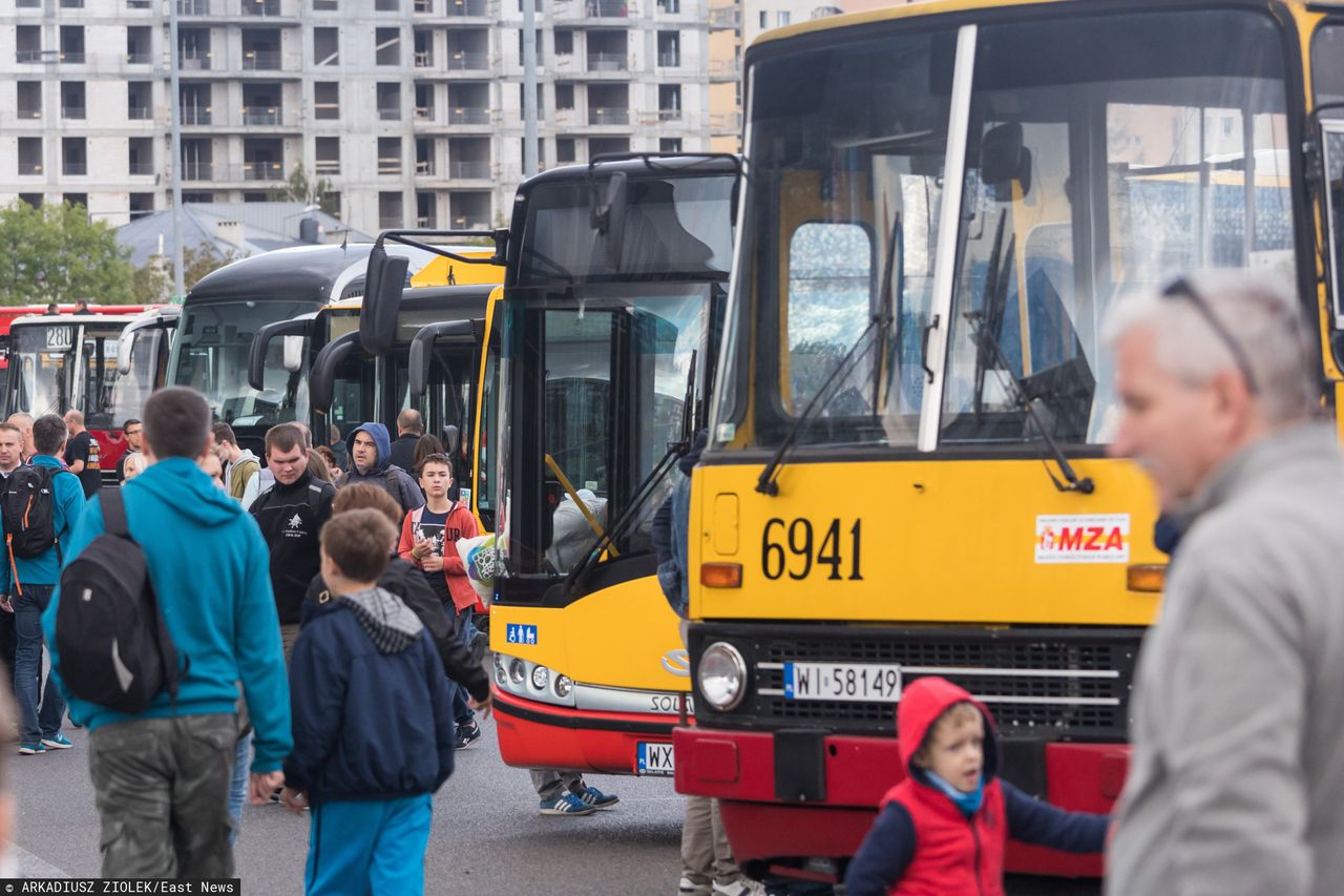 Koronawirus w Warszawie. Na ulicach prawie maksymalna liczba środków transportu