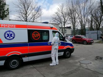 Koronawirus w Polsce. Jesteśmy przed szpitalem. "Nerwowo, ale bez paniki"