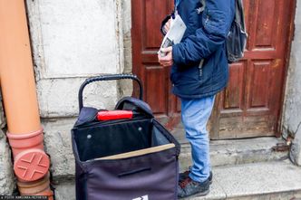 Praca listonosza w czasie epidemii. "Aby zachować bezpieczeństwo, trzeba naginać procedury"