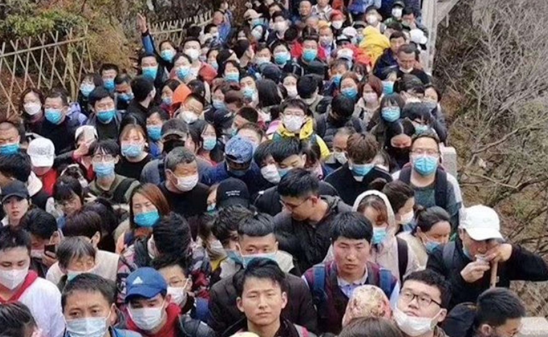 Tłumy Chińczyków w parku górskim Huangshan
