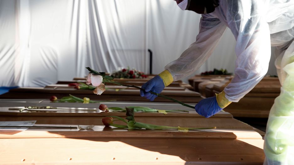 Koronawirus. Liczba ofiar przekroczyła 100 tysięcy.