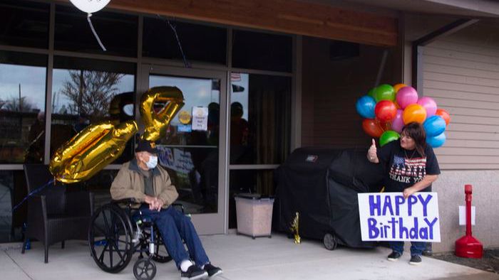 Koronawirus w USA. 104-letni Bill Lapschies świętuje swoje wyzdrowienie.