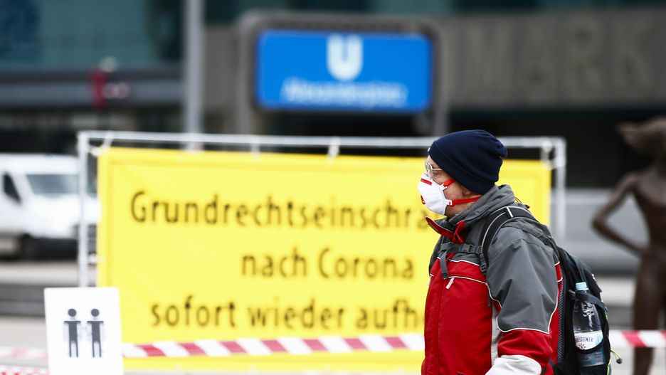 Koronawirus w Niemczech. Pierwsze miasto wprowadza nakaz noszenia maseczek