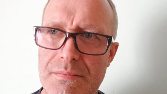 Koronawirus w Polsce i na świecie. Firma, w której pracuje Sebastian, zawiesiła dzialalność. Otrzyma od państwa 70 proc. wypłaty