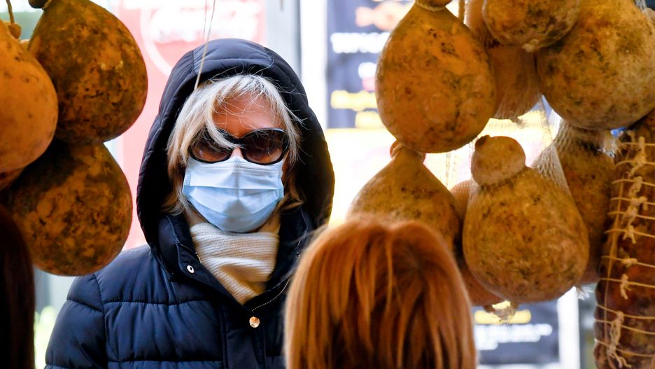 Niektórzy Polacy boją się, że przez koronawirusa w sklepach zabraknie towarów