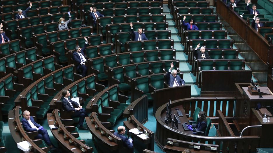 Koronawirus w Polsce. Próbne głosowanie w Sejmie przełożone.