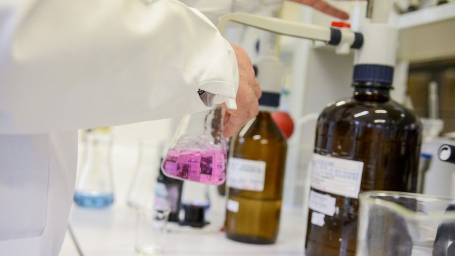 Koronawirus - szczepionka w 3 miesiące, ale tylko w wersji testowej. Rosja prowadzi badania