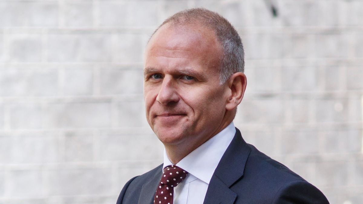 Dave Lewis ustąpi ze stanowiska latem 2020 roku.