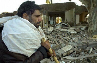 Pogrzebano 28 tys. ofiar trzęsienia ziemi w Iranie