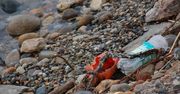 Plastik, który wygląda jak skały. Może być niebezpieczny