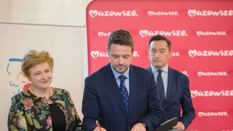 Prezydent Warszawy Rafał Trzaskowski podpisał deklarację współpracy dotyczącą poprawy jakości powietrza.