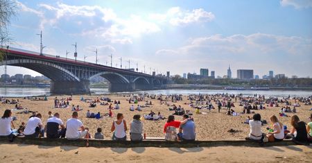 Powróci zakaz picia alkoholu nad Wisłą? Posłowie PO interweniują