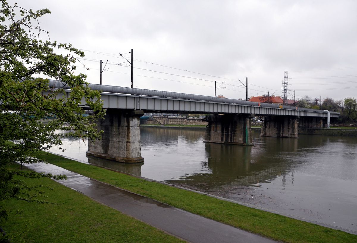 Kraków: dwie osoby zaginęły w pobliżu Wisły. Służby przeszukują koryto rzeki