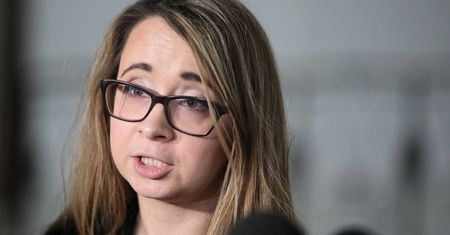 Lewica chce uzależnić zarobki m.in. posłów od płacy minimalnej