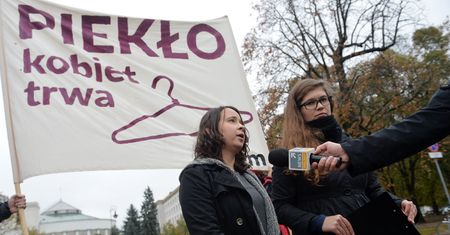 Iskrzy na lewicy. SLD musi się tłumaczyć za tekst o "cnotliwej Marcelice"