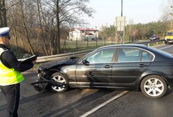 Brzozówka: karetka wioząca pacjentkę zderzyła się z bmw