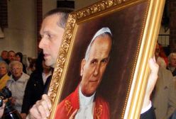 Portret Jana Pawła II z gabinetu Biedronia