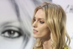 Smutna Anja Rubik promuje swoje perfumy we Wrocławiu