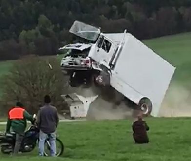 Test bariery mającej bronić przed zamachami prawie skończył się tragicznie