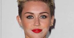 Miley Cyrus - makijaż i pedicure do poprawki!