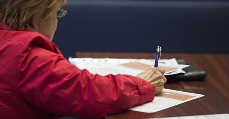 Areszty i doprowadzenia przez policję. Tak urzędniczki z Wadowic ściągały za mandaty
