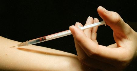 Dla zdrowia wstrzyknęła sobie sok owocowy. Chinka ledwo przeżyła