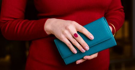 Kolorowe i eleganckie portfele damskie. Niektóre wyglądają jak kopertówki