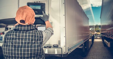 Auto było chłodnią. Szokujące odkrycie tydzień po odnalezieniu 39 ciał w Anglii