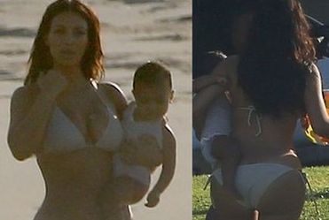 Kim Kardashian w bikini i z córką na rękach