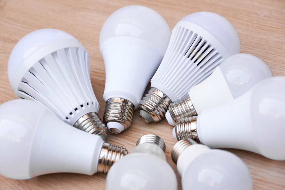 Lampy LED nie zagrażają oczom, jeśli są wykonane zgodnie z normami technicznymi, w tym dotyczącymi bezpieczeństwa fotobiologicznego.