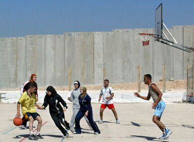 Trybunał Międzynarodowy przeciw izraelskiemu murowi?