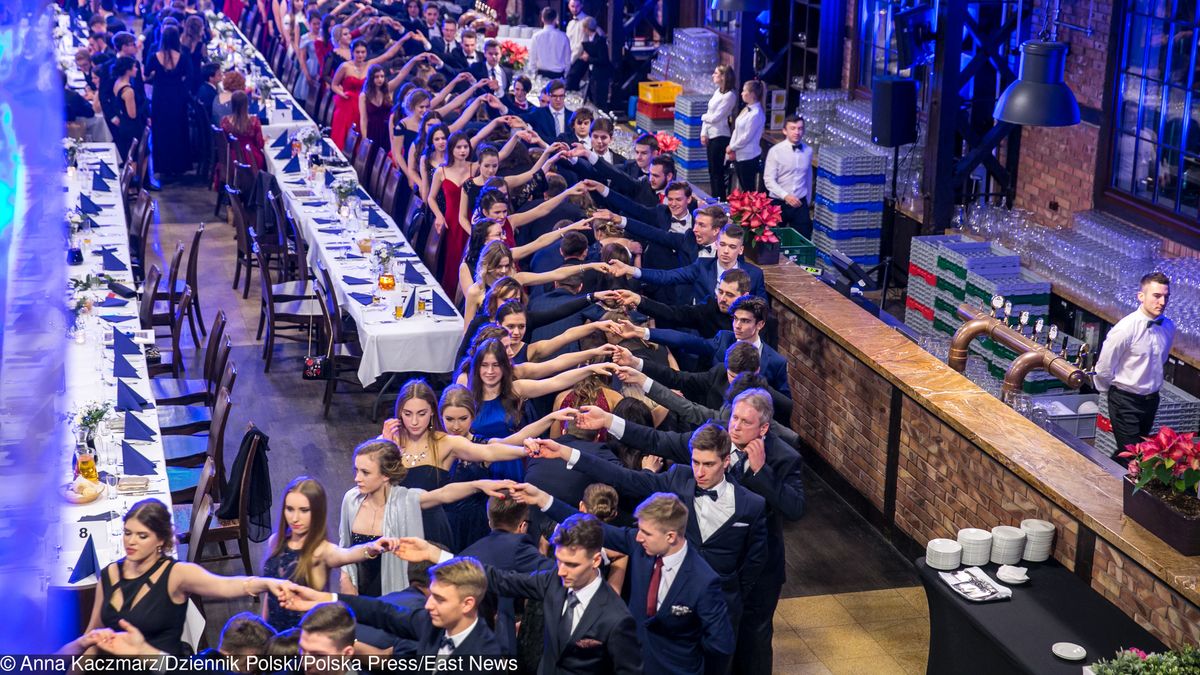 W piątek i sobotę żałoba narodowa, niektóre szkoły odwołują studniówki. Reakcja MEN