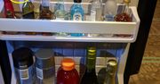 Lodówka hotelowa z czujnikiem ruchu. Wystarczy podnieść butelkę, żeby zapłacić