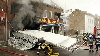 Strażacy walczą z pożarem