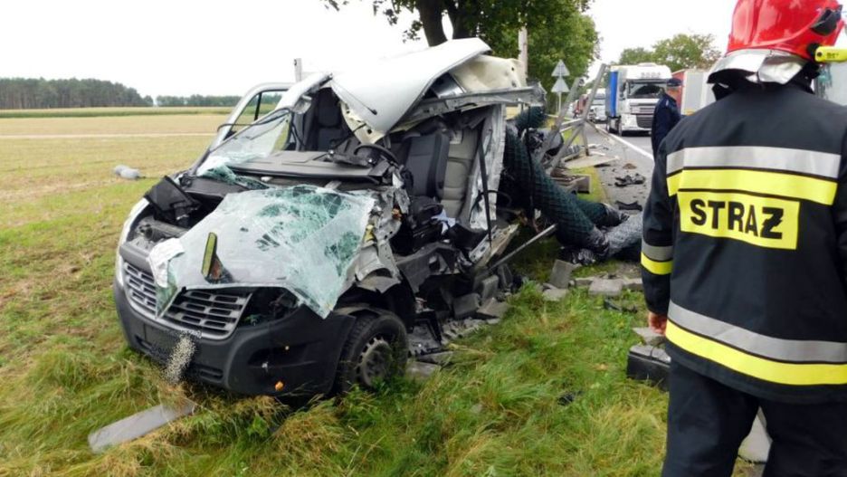Groźny wypadek. Kierowca miał sporo szczęścia