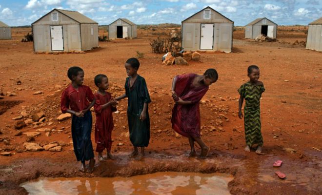 Ikea dla uchodźców. Szwedzi zaprojektowali tymczasowe schronienia, które stanęły w Iraku i Grecji