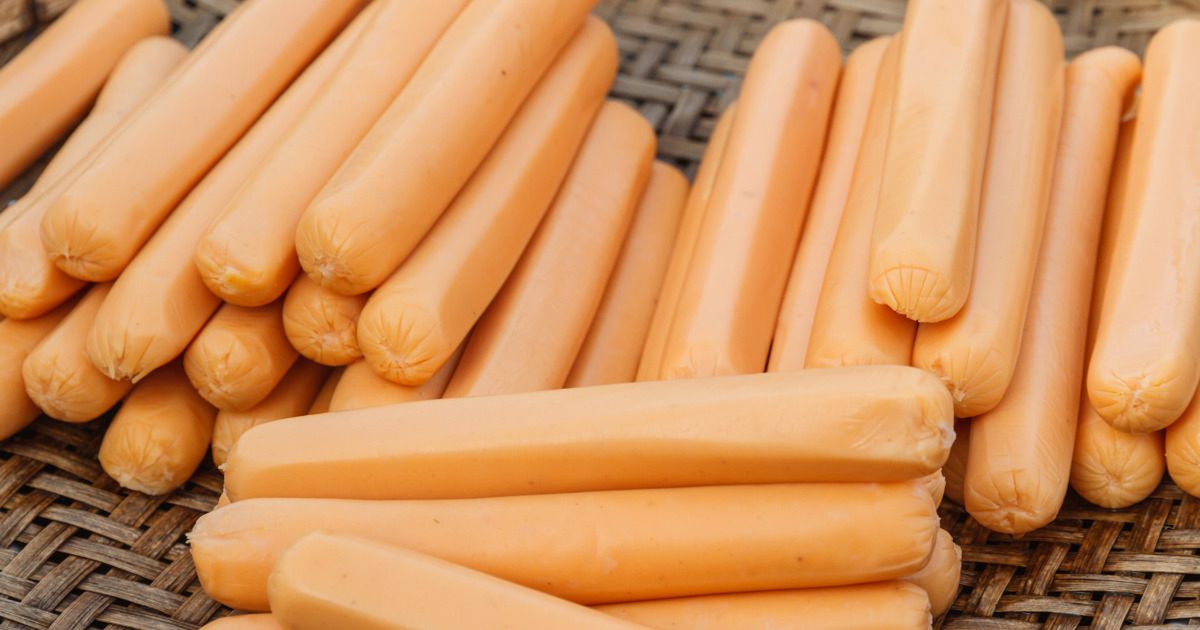 Absolutnie nie jedz takich parówek. Tylko zobacz, co mają w składzie