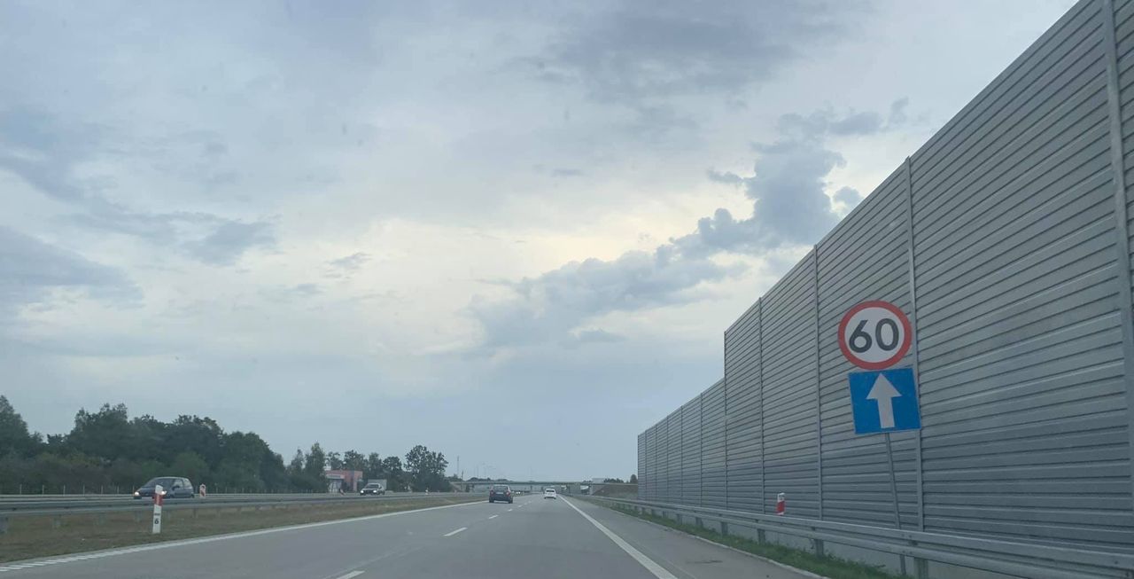 Ekspresówki nie takie ekspresowe. "Papierowe" ograniczenia prędkości mogą być niebezpieczne