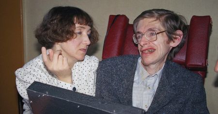 Bez nich nie znalazłby się na szczycie. Żony Stephena Hawkinga
