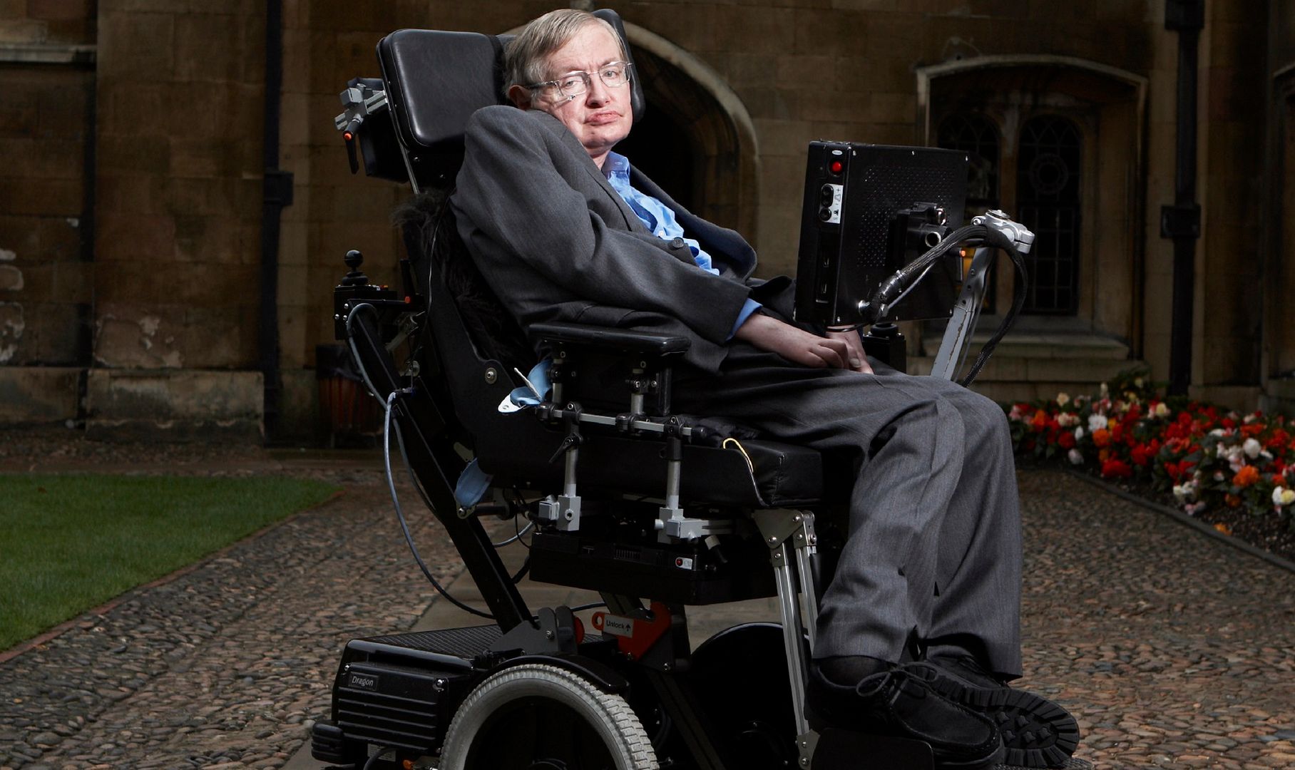Stephen Hawking od 22. roku życia cierpiał na nieuleczalne stwardnienie zanikowe boczne