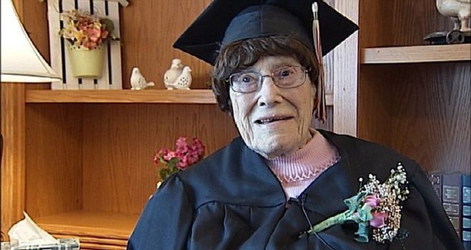 Ma 103 lata i została honorową maturzystką