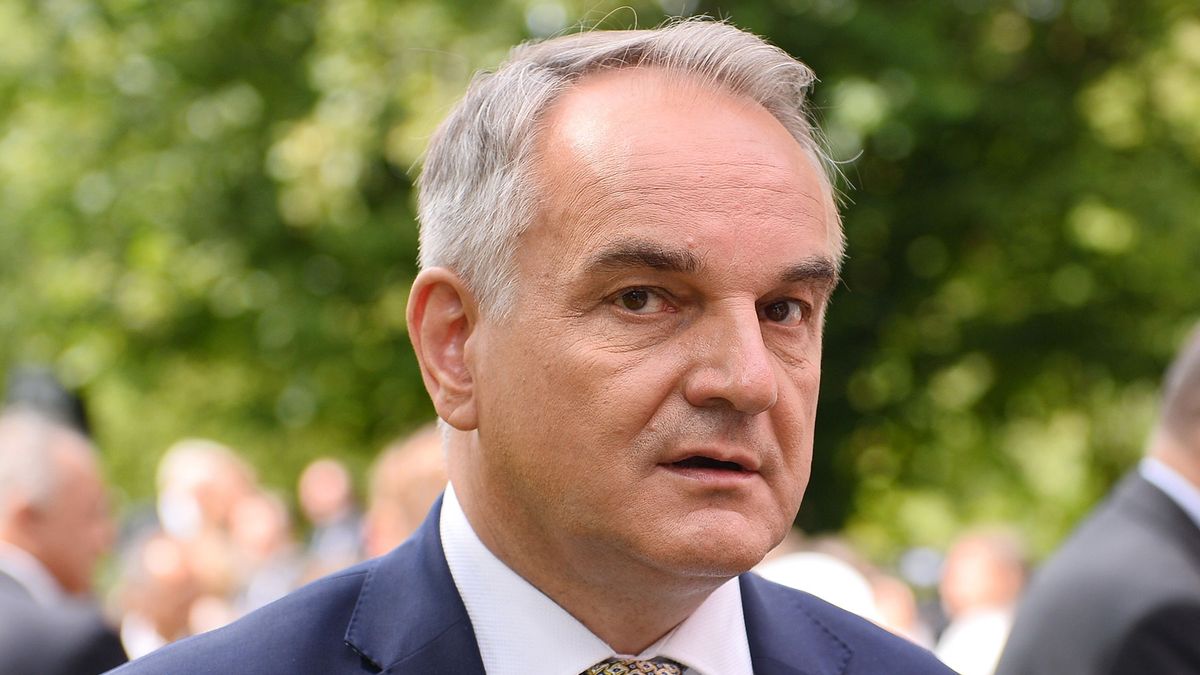 Waldemar Pawlak zmaga się z szantażystą. "Próba wyłudzenia pieniędzy"