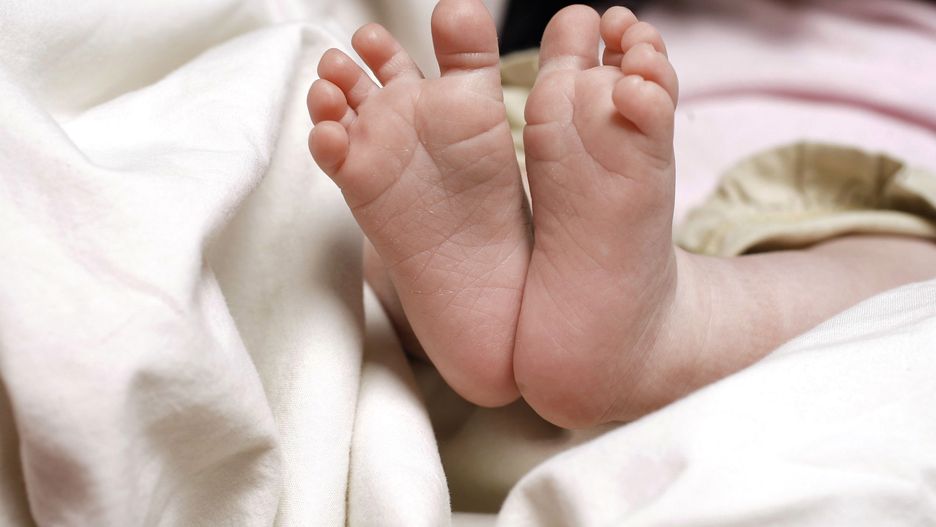 22-letni Santiago D. dwukrotnie upuścić niemowlę na podłogę