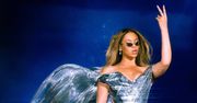 Beyonce cała w srebrze. Z tego kombinezonu chyba trudno się wydostać