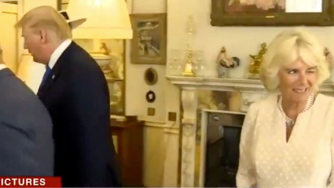 Camilla Parker Bowles puszczająca oczko