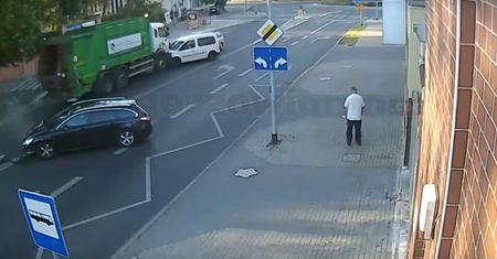 Gorzów Wielkopolski. Śmieciarka bez kierowcy taranowała auta