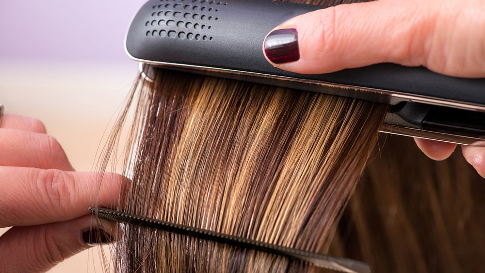 Zmysłowe loki można także wykonać przy użyciu prostownicy